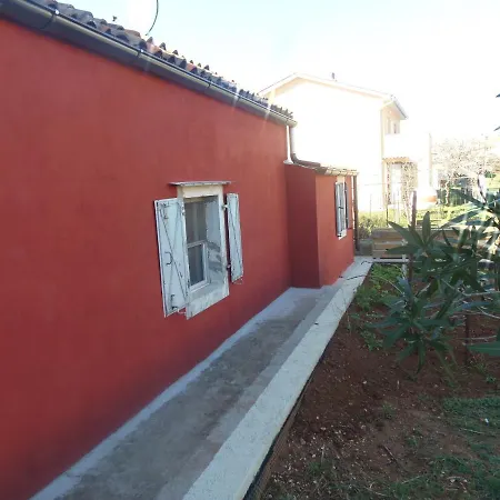 House With A Parking Space - 13024 פולה