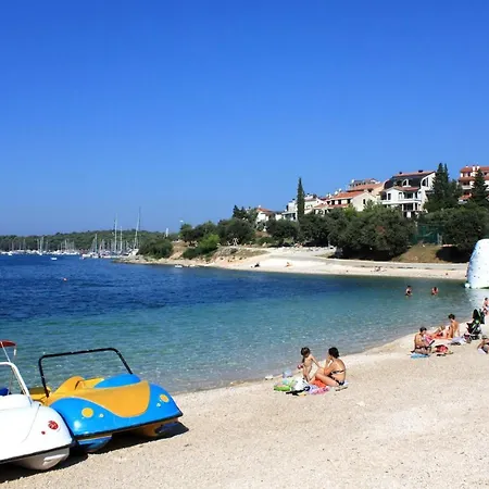 Holiday home House With A Parking Space - 13024 Pula